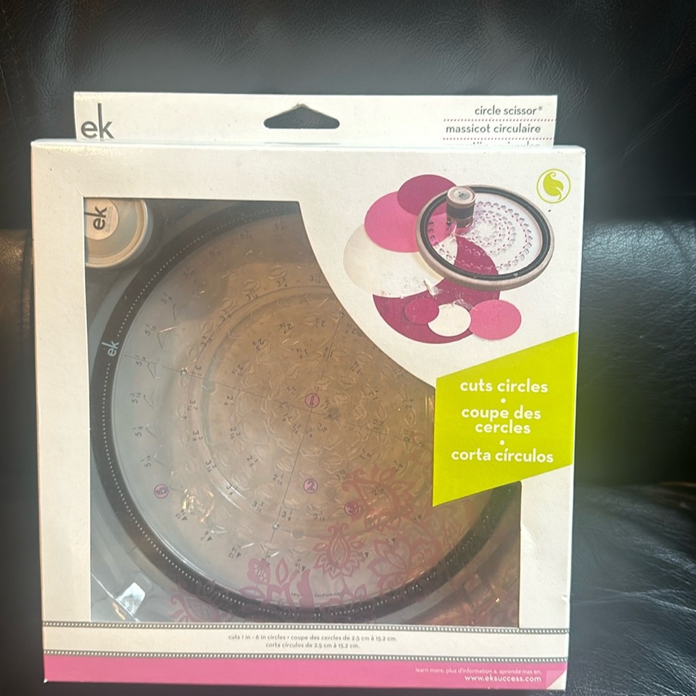 New in box EK success circle scissor